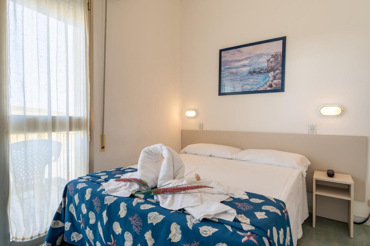 Hotel Montmartre Rimini Zewnętrze zdjęcie